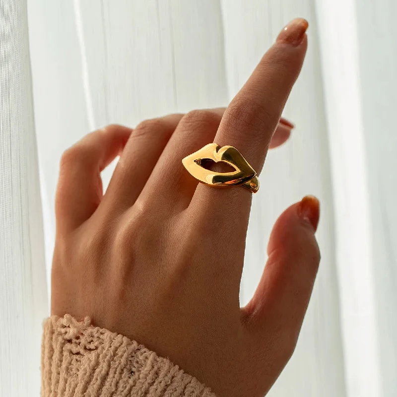 Simple women rings-Lips Ring