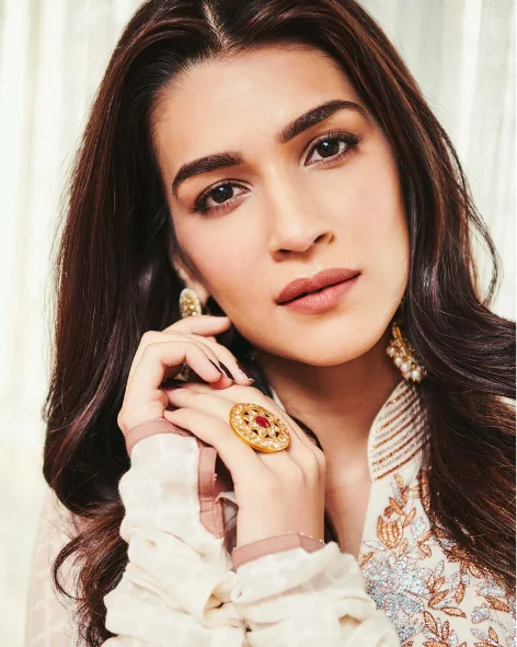 Halo women rings-Kriti Sanon - Janet Polki Ring