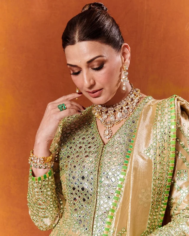 Engraved women rings-Sonali Bendre - Riti Emerald Ring